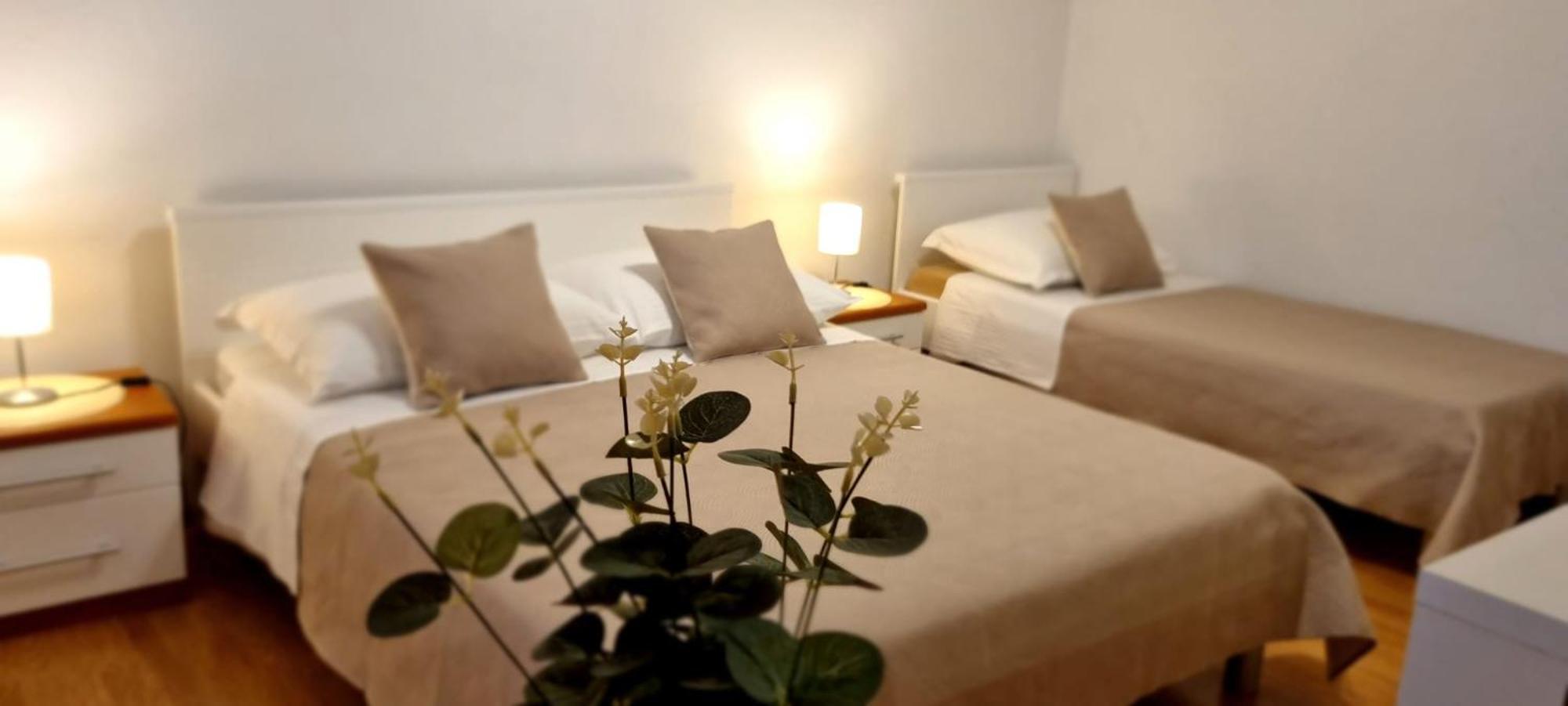 Bed & Breakfast Huljic フヴァル エクステリア 写真